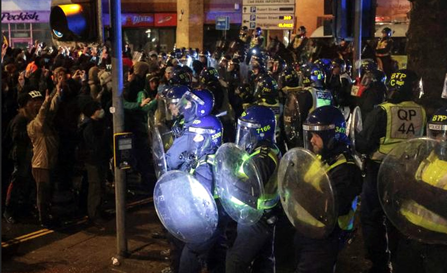 پولیس کو بااختیار بنانے کے بل کیخلاف برطانوی شہر برسٹل میں احتجاج