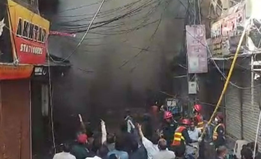 راولپنڈی اُردو بازار میں آتشزدگی، کئی دکانیں جل کر راکھ، ایک عمارت منہدم