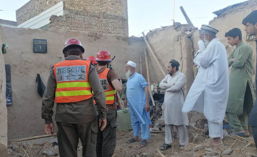 پشاور میں دورہ روڈ اچینی کے علاقے میں گھر کی چھت گر گئی ، 3 افراد جاں بحق