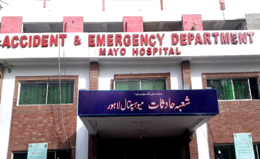 لاہور میں اسپتالوں کے آئی سی یو کورونا مریضوں سے بھرنے لگے