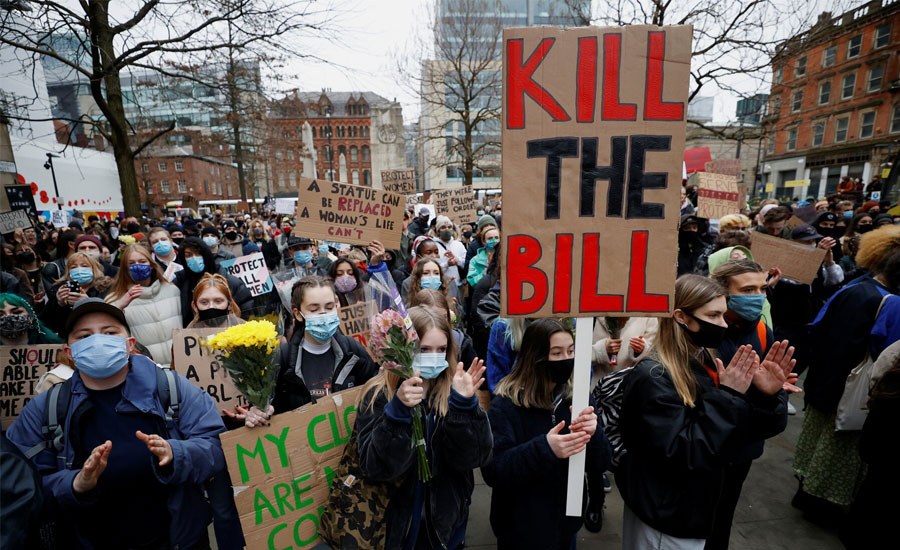 برطانیہ میں پولیس اختیارات میں اضافے کے مجوزہ بل کیخلاف احتجاجی مظاہرے