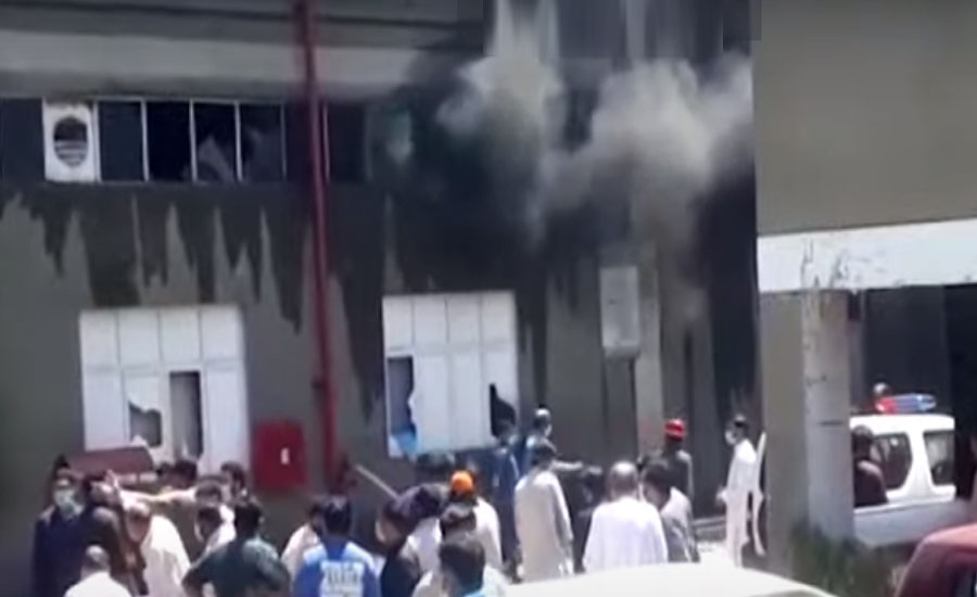 لاہور فیروزپور روڈ پر الیکٹرونکس فیکٹری میں لگنے والی آگ پر 3 گھنٹے بعد قابو پالیا گیا