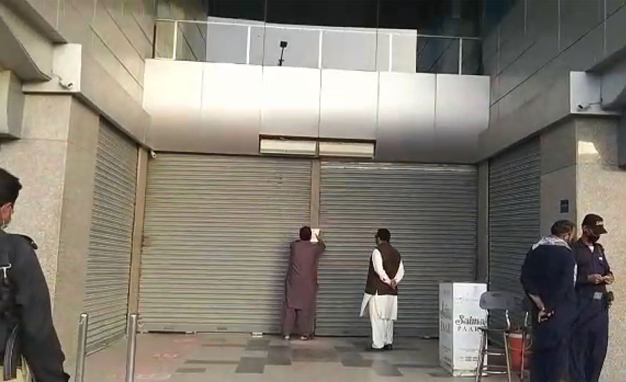 کورونا ایس او پیز کی خلاف ورزی پر کراچی ضلع وسطی انتظامیہ کی کارروائیاں ، کئی دکانیں سیل