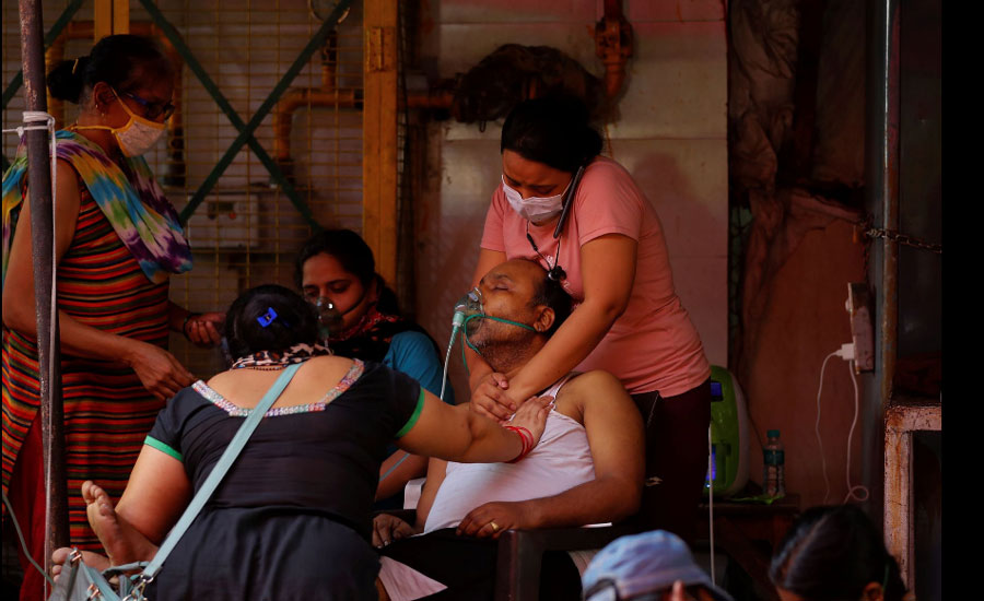 بھارت میں کورونا وبا کی صورت حال مزید بگڑ گئی ، چار لاکھ سے زائد کیسز رپورٹ