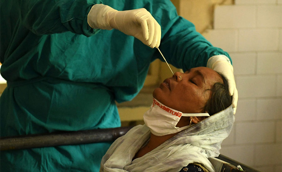 بھارت میں کورونا کی ہلاکت خیزی ، چوبیس گھنٹے میں مزید چار ہزار دو سو افراد ہلاک