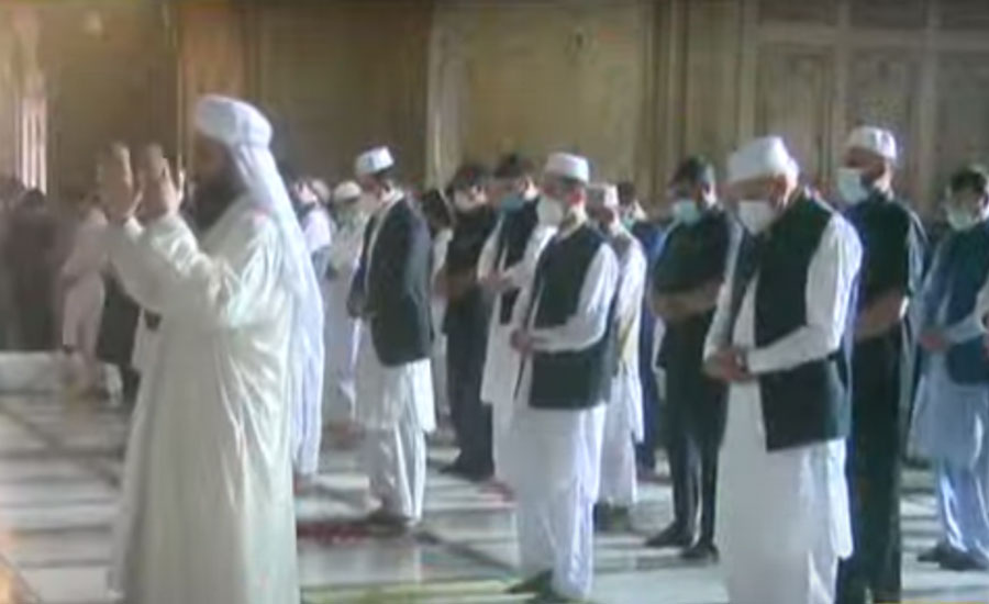 گورنر پنجاب چودھری سرور نے بادشاہی مسجد میں عید کی نماز ادا کی