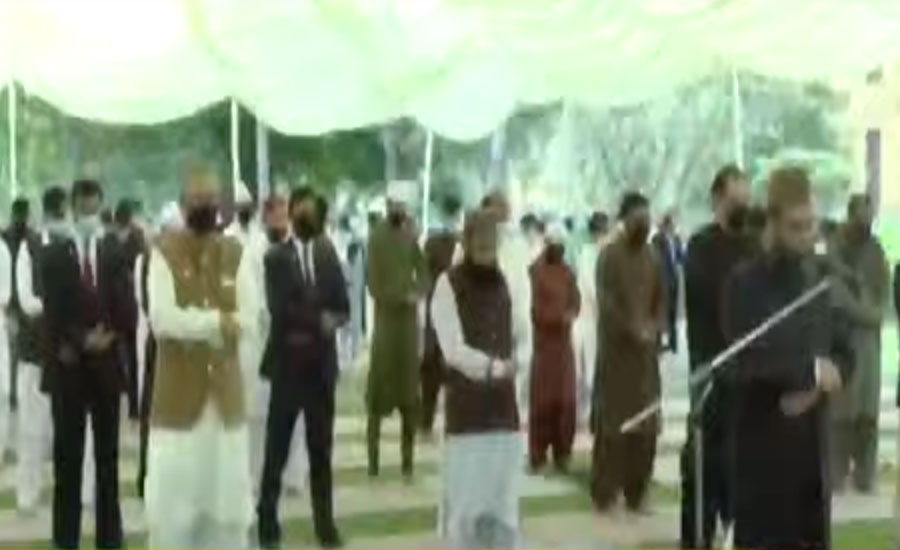 صدر عارف علوی اور گورنر سندھ عمران اسماعیل نے کراچی میں نمازِ عید ادا کی
