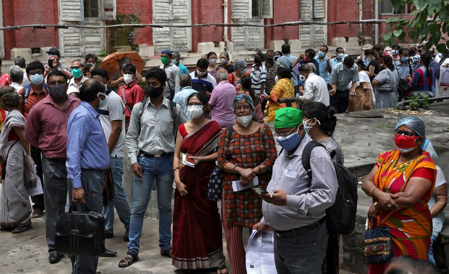 بھارت میں کورونا ایک روز میں مزید 4 ہزار 92 افراد کی جان لے گیا