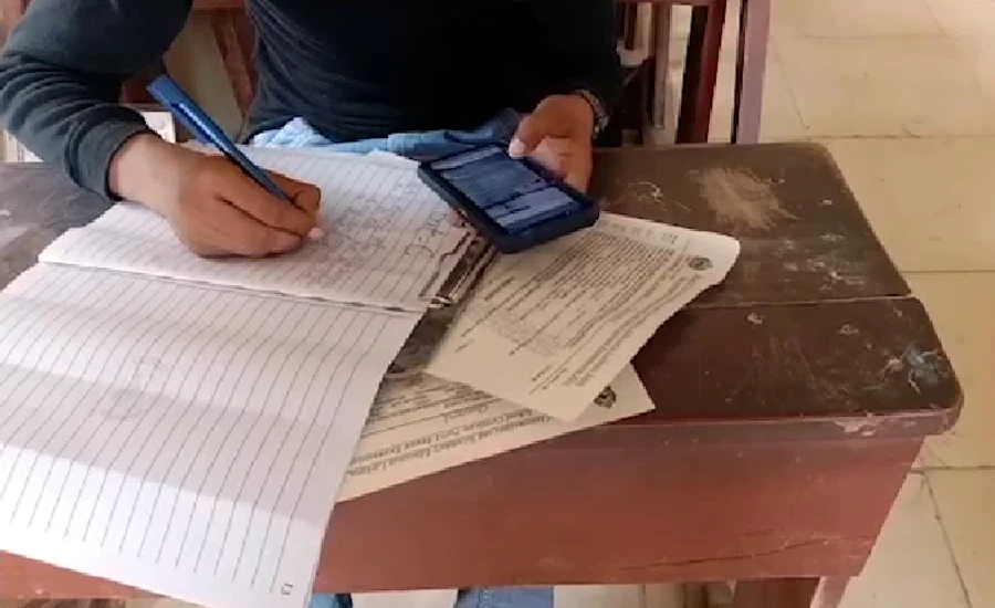 سندھ میں میٹرک کے امتحانات تماشہ بن گئے