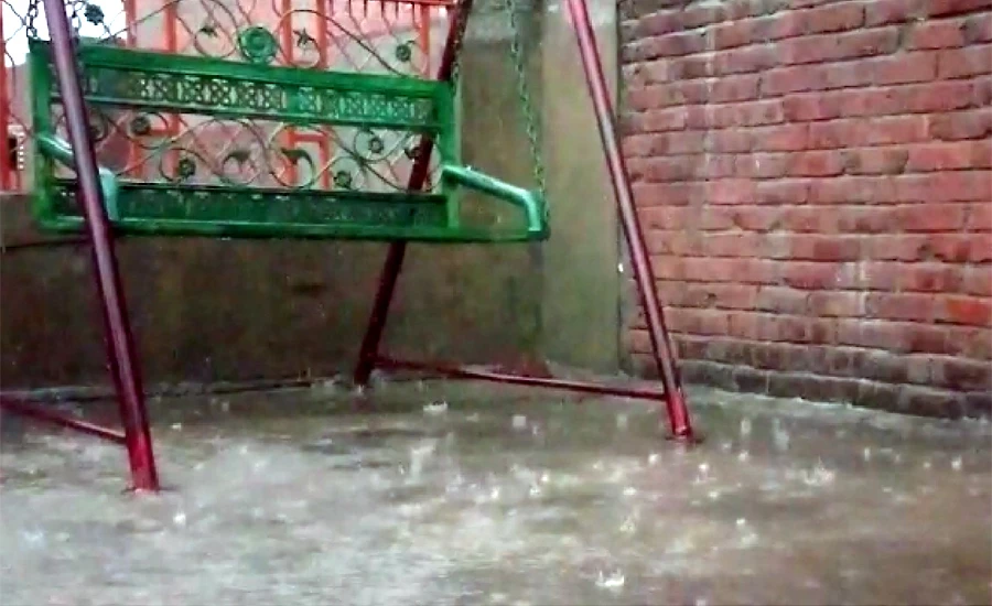 مون سون کا آغاز، لاہور سمیت پنجاب کے مختلف علاقوں میں موسلادھار بارش