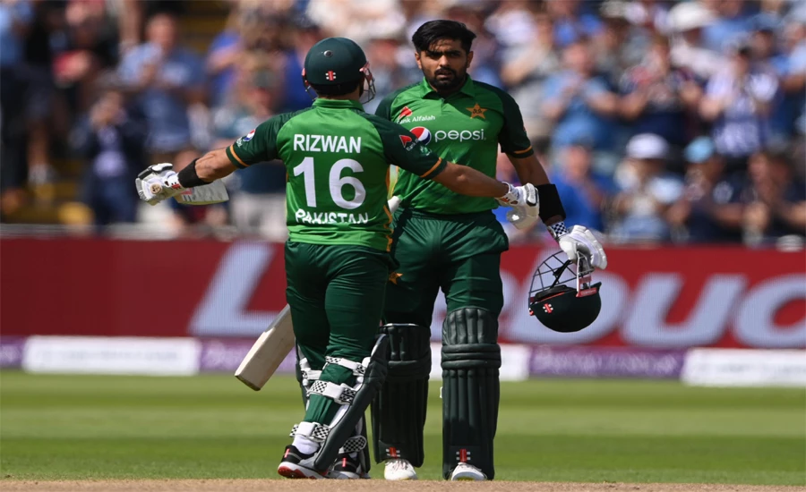 تیسرے ون ڈے میں انگلینڈ نے پاکستان کو تین وکٹوں سے شکست دے کر سیریز میں وائٹ واش کردیا