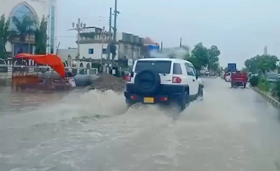 لاہور سمیت ملک کے مختلف شہروں میں موسلادھار بارش، نشیبی علاقے زیر آب آگئے