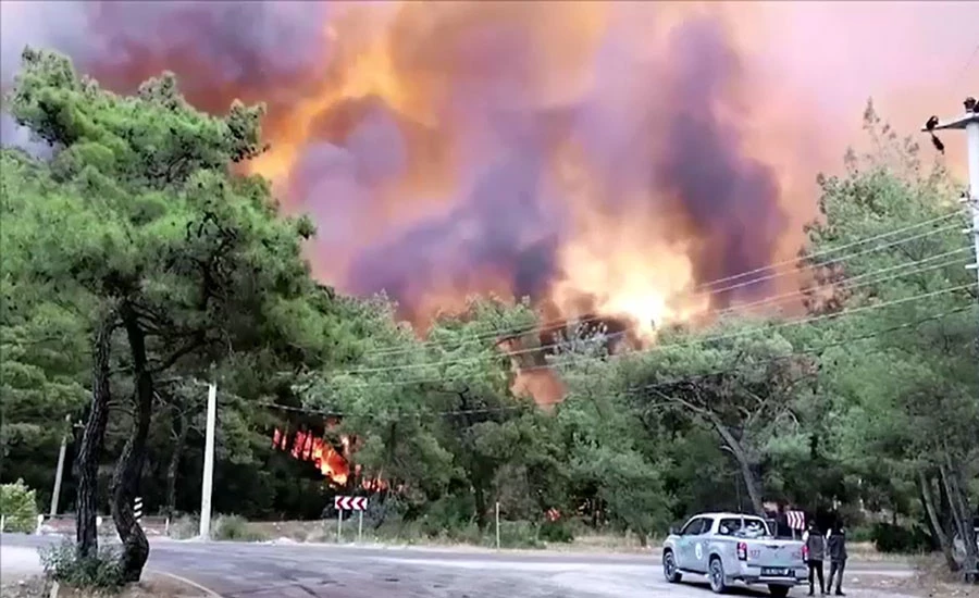 ترکی کے جنگلات میں لگی آگ چوتھے روز بھی بے قابو