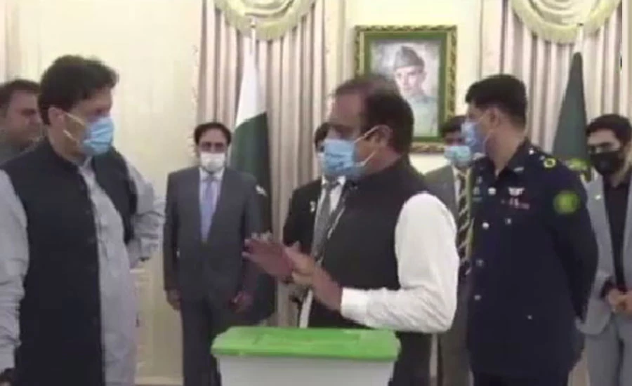 وزیراعظم عمران خان کو الیکٹرانک ووٹنگ مشین سے متعلق بریفنگ