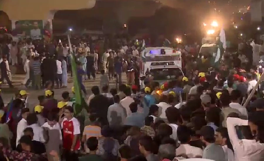 کراچی میں آزادی کے جشن کے دوران مختلف علاقوں میں ہوائی فائرنگ ، ایک شخص جاں بحق