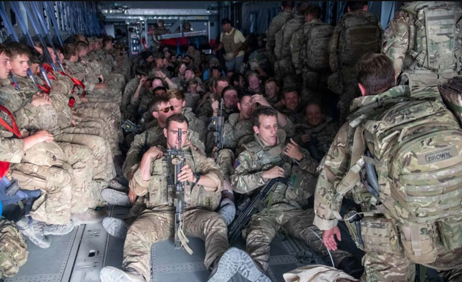 20 سال سے افغانستان میں موجود برطانوی فوجی، سفارتی عملہ ملک واپس چلا گیا
