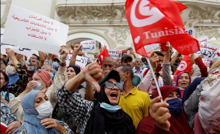 تیونس میں صدر قیس سعید کے خلاف لوگ سڑکوں پر نکل آئے