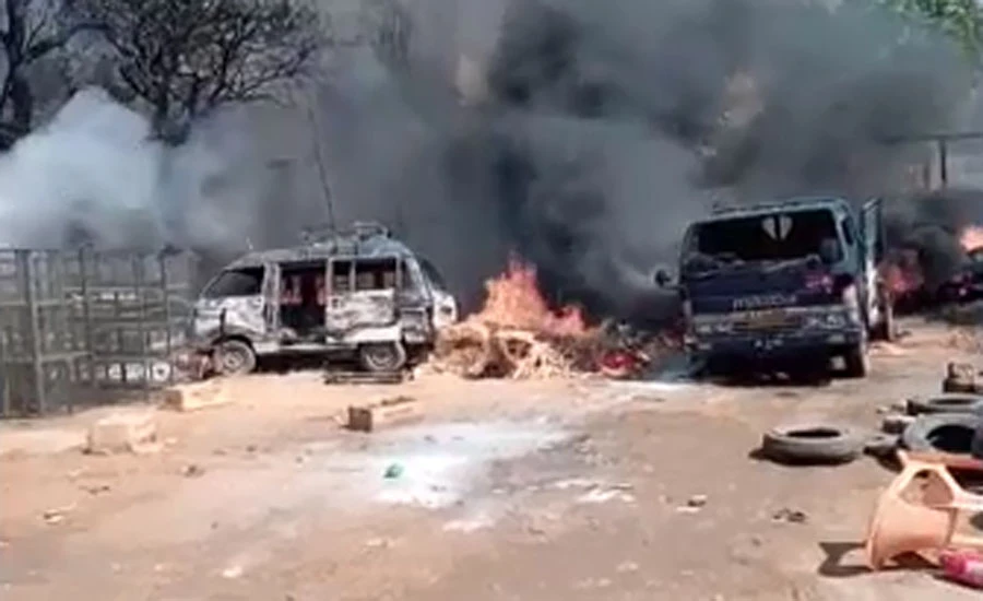کراچی کے علاقے صدر میں پٹاخوں کے گودام میں خوفناک آتشزدگی