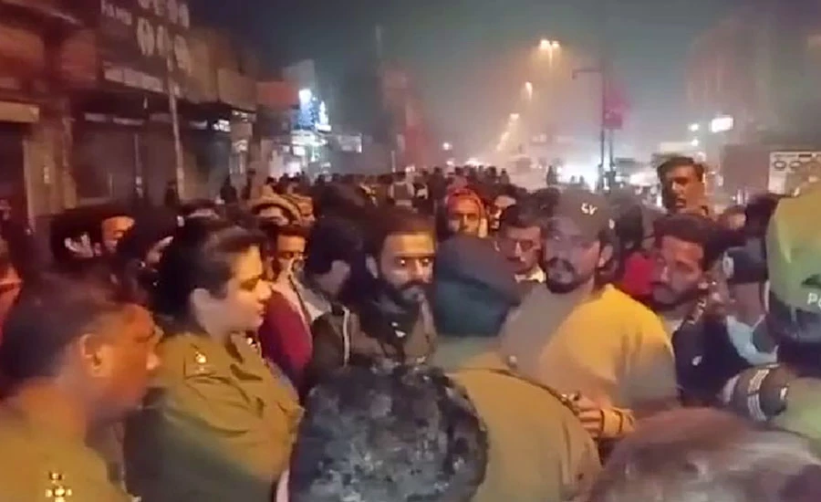 لاہور شالیمار لنک روڈ پر گردن پر ڈور پھرنے سے نوجوان جاں بحق