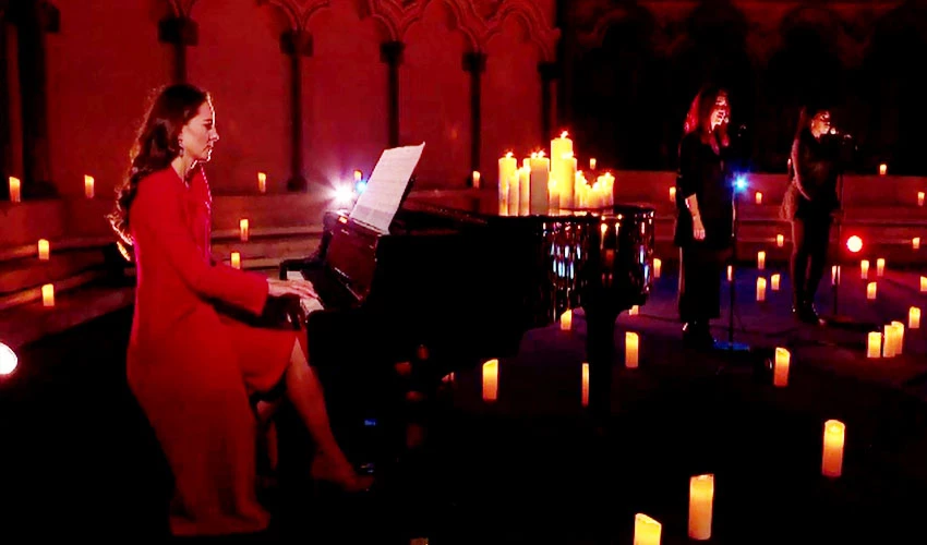 برطانوی شہزادی کیٹ میڈلٹن کی کرسمس کے موقع پر شاندار پیانو پرفارمنس