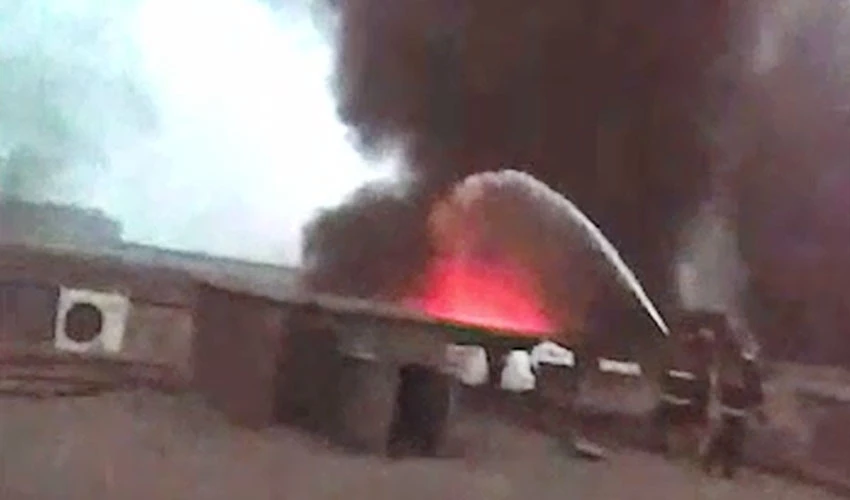 لاہور کے علاقے مانگا منڈی میں ٹائروں کی فیکٹری میں آگ لگ گئی