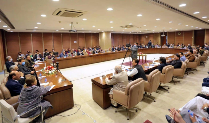 پارلیمانی پارٹی اجلاس، وزیراعظم اور وزیر دفاع میں سخت جملوں کا تبادلہ