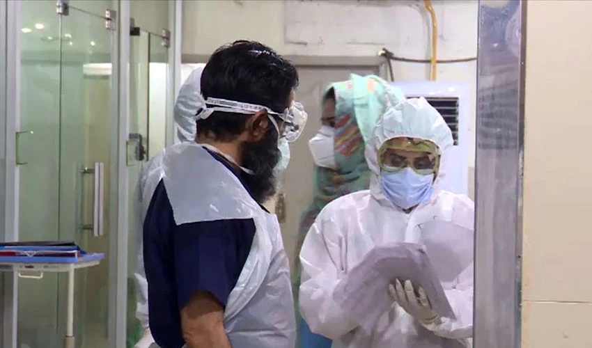 کراچی میں کورونا کیسز کی شرح 39 فیصد پر جا پہنچی
