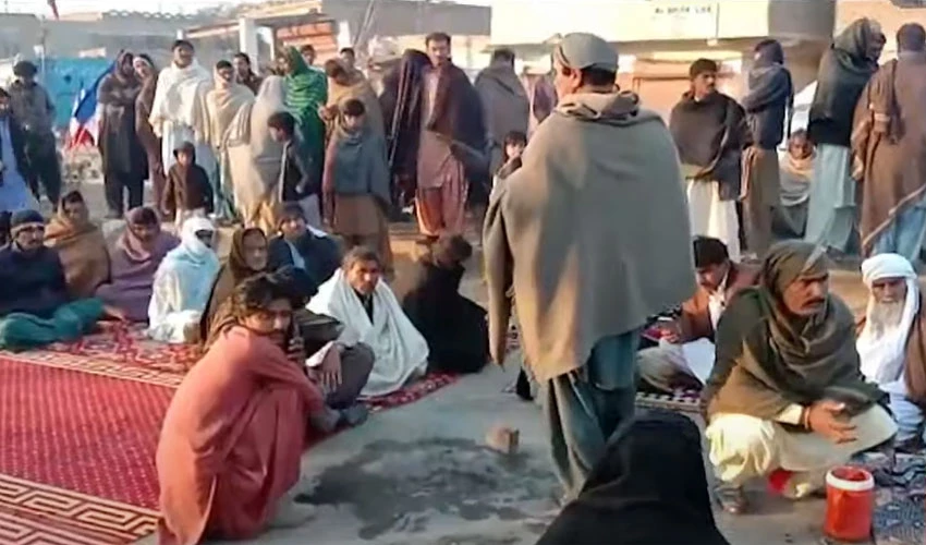 نواب شاہ میں خونی تصادم میں 6 افراد جاں بحق، بھنڈ برادری کا قومی شاہراہ پر دھرنا