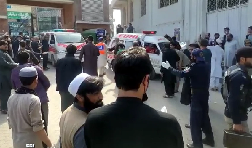پشاور میں نماز جمعہ کے دوران خودکش حملہ، پولیس اہلکار سمیت 56 افراد شہید، 100 سے زائد زخمی