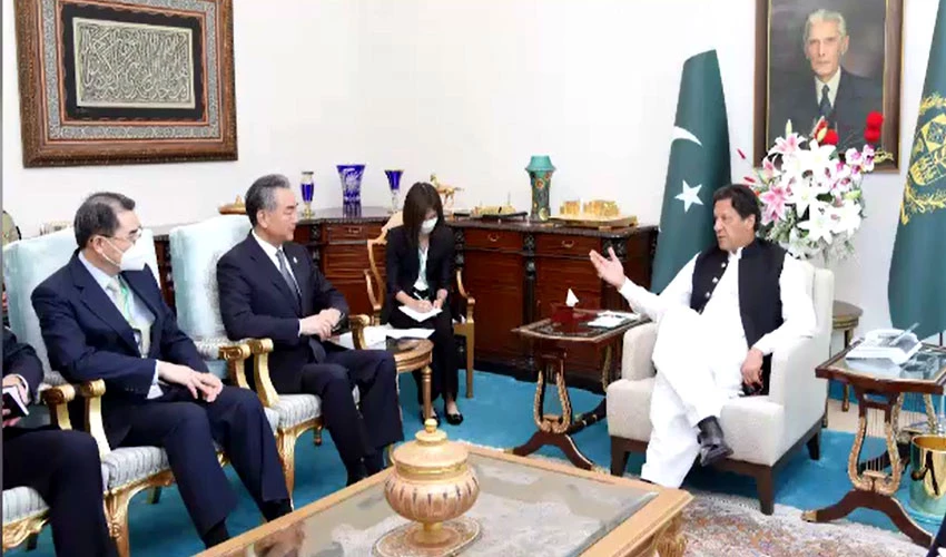 وزیراعظم عمران خان سے چینی اور سعودی وزرائے خارجہ کی ملاقاتیں، اہم اُمور پر تبادلہ خیال