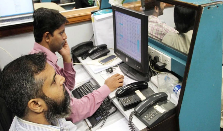 پاکستان اسٹاک ایکسچینج میں مثبت رجحان، انٹر بینک میں ڈالر 2 روپے سستا