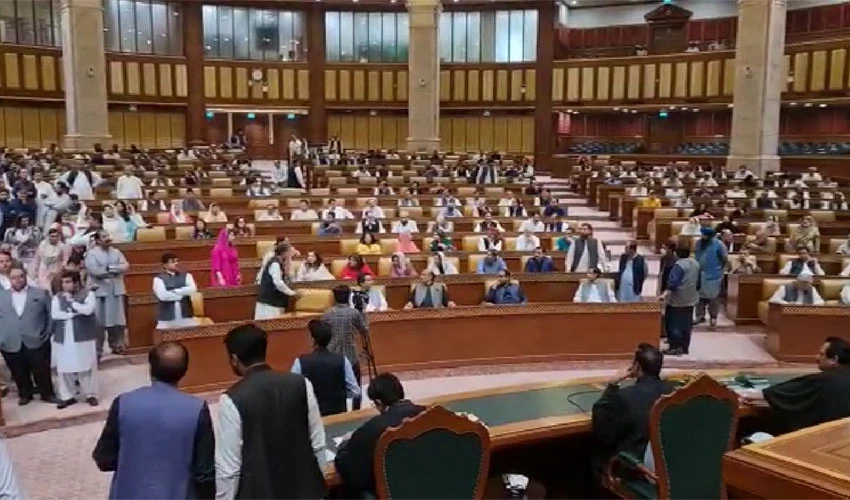 پنجاب اسمبلی کے اجلاس میں ہنگامہ آرائی، وزارت اعلی کیلئے ووٹنگ چھ اپریل تک ملتوی