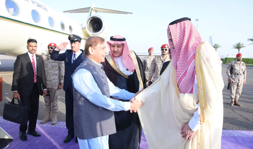 وزیراعظم شہبازشریف 13 رکنی وفد کے ہمراہ 3 روزہ دورے پر سعودی عرب پہنچ گئے