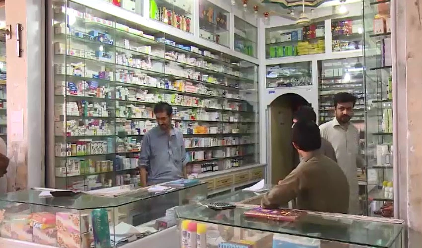 پاکستان میں درجنوں جان بچانے والی ادویات کی قلت پیدا ہوگئی