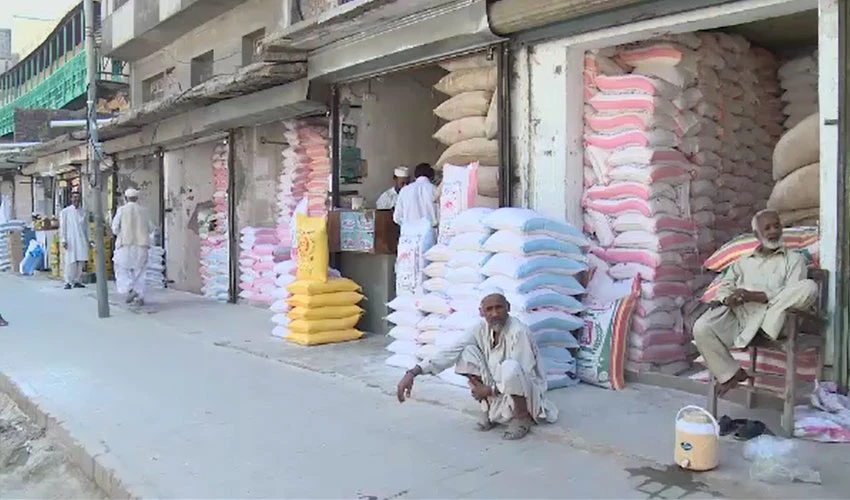 لاہور میں سبسڈی والا سستا آٹا غائب، عوام مہنگا آٹا خریدنے پر مجبور
