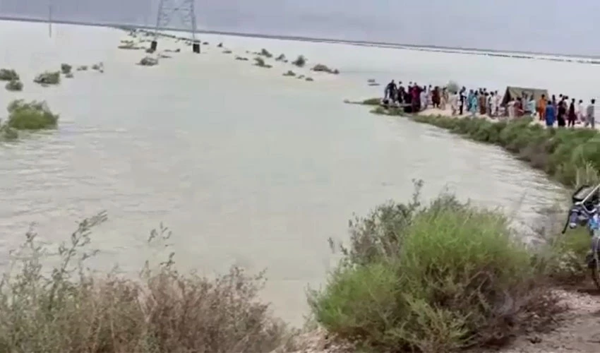 قمبر شہدادکوٹ کا علاقہ کاچھو سیلابی پانی میں ڈوب گیا
