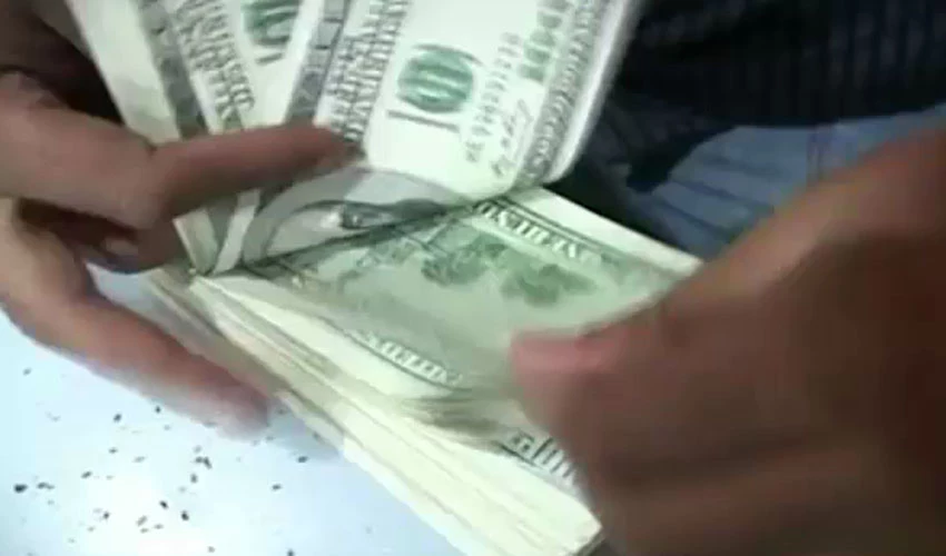 امریکی ڈالر انٹربینک میں ایک روپیہ نو پیسے مہنگا