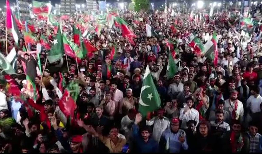 بارشوں کے باعث عمران خان کا آج کراچی میں ہونے والا جلسہ ملتوی