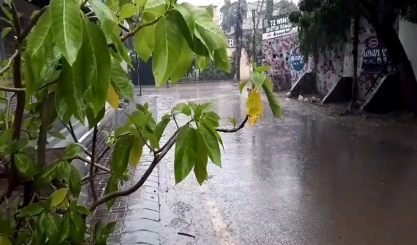 کراچی سمیت سندھ کے مختلف شہروں میں وقفے وقفے سے بارش