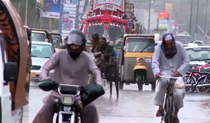 مون سون: کراچی، لاہور سمیت مختلف شہروں میں کہیں ہلکی تو کہیں تیز بارش، نشیبی علاقے زیرآب