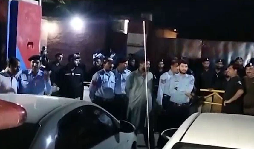 شہباز گل کی اسلام آباد پولیس کو حوالگی کا معاملہ ساڑھے تین گھنٹے سے زائد تک لٹکا رہا