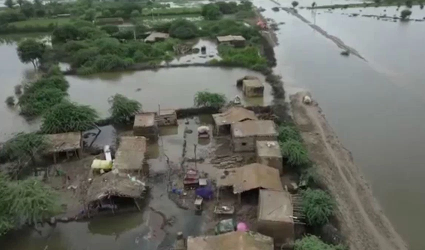 سندھ میں سیلاب کی تباہ کاریاں جاری، قمبر، شہدادکوٹ میں مستوئی نہر اور ڈرینج نالے میں شگاف