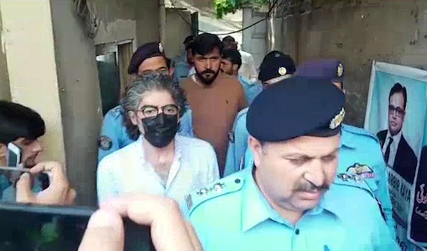 شوہر کے ہاتھوں بیوی کا قتل ، ملزم کے والد صحافی ایاز امیر کو ایک روزہ جسمانی ریمانڈ دے دیا گیا