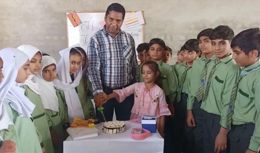 پاکستان سمیت دنیا بھر میں آج اساتذہ کا دن منایا جارہا ہے