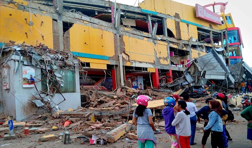 انڈونیشیا میں 5.6 شدت کا زلزلہ، 44 افراد ہلاک، 300 سے زائد زخمی ہو گئے