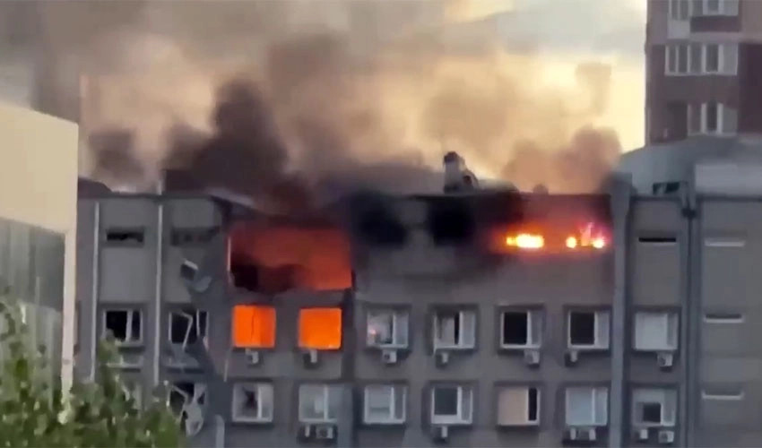 یوکرین کے دارالحکومت کیف پر روس کے فضائی حملے، تیرہ افراد ہلاک