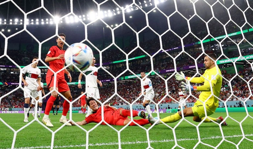 فیفا ورلڈ کپ، جنوبی کوریا کی پرتگال کو اپ سیٹ شکست، یوراگوئے اور گھانا ٹورنامنٹ سے باہر