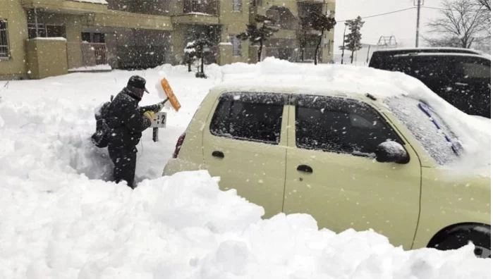 جاپان، شدید برفباری سے اموات 17 ہو گئیں، 93 افراد زخمی