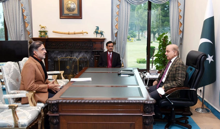 وزیراعظم شہباز شریف اور قمر زمان کائرہ کا ملکی سیاسی صورتحال پر تبادلہ خیال