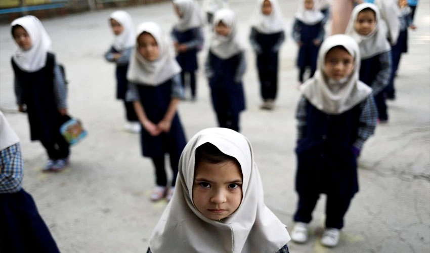 افغان حکومت کی لڑکیوں کو پانچویں جماعت تک تعلیم جاری رکھنے کی اجازت